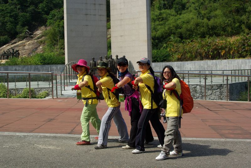 22五位女侠，其实帮主，你该站前面的。。。.jpg